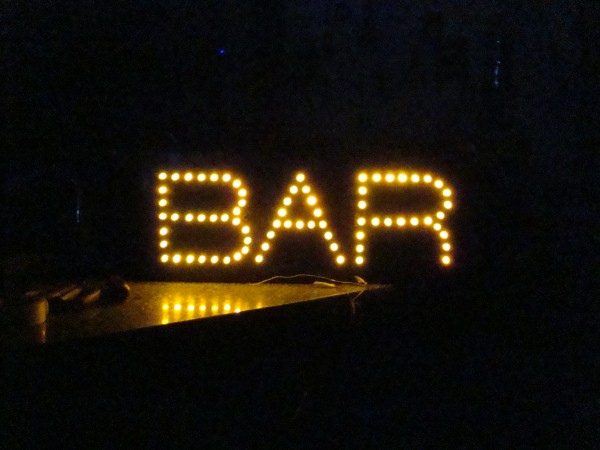 Bar no escuro